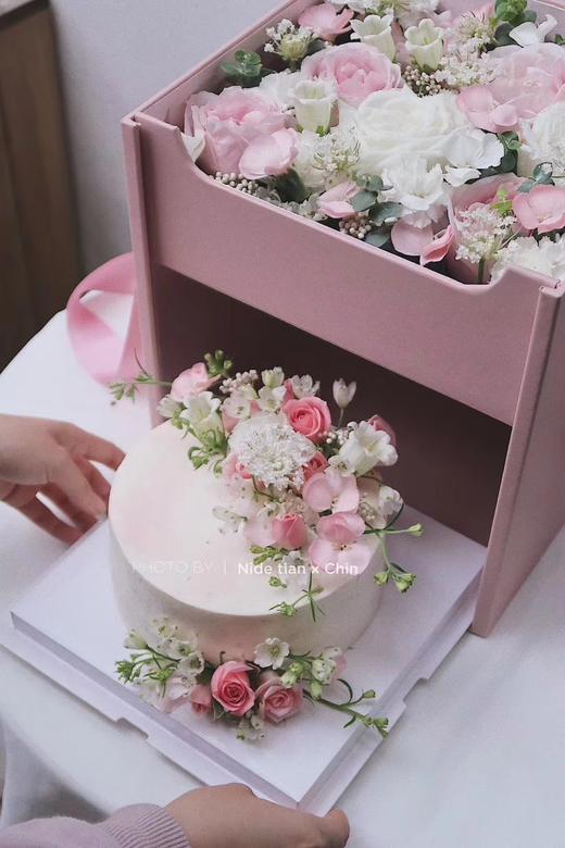 520鲜花蛋糕礼盒 商品图1