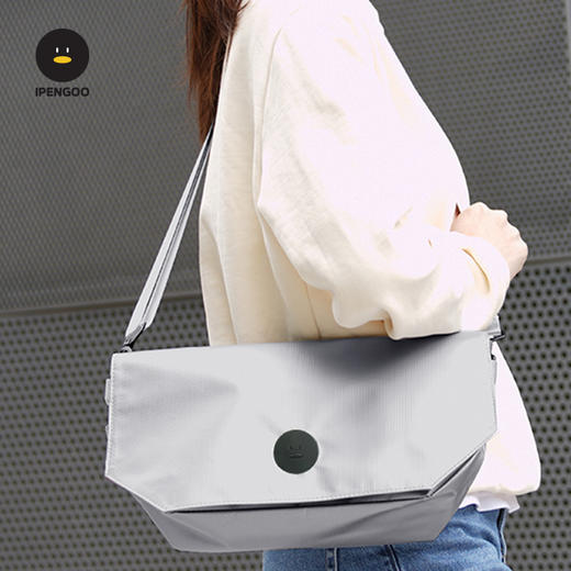 怪奇鹅斜挎包-银色款 商品图2