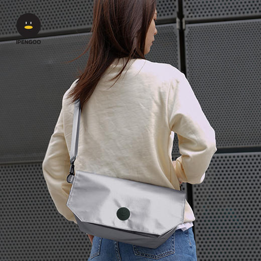 怪奇鹅斜挎包-银色款 商品图0