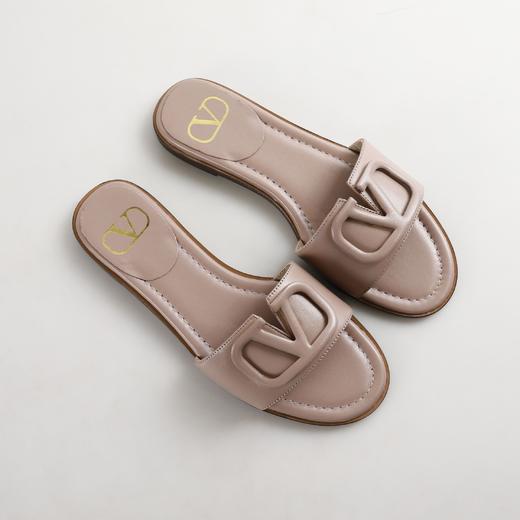 价值2000+ Valentino.华伦天奴大v扣拖鞋 化繁为简 精致耐看 全套包装齐全 夏天舒适方便 里外全真皮 商品图2