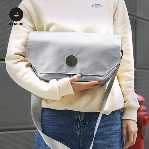 怪奇鹅斜挎包-银色款 商品图1