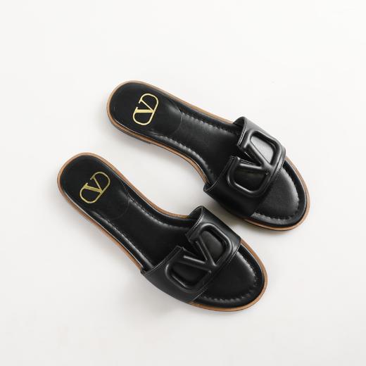 价值2000+ Valentino.华伦天奴大v扣拖鞋 化繁为简 精致耐看 全套包装齐全 夏天舒适方便 里外全真皮 商品图4
