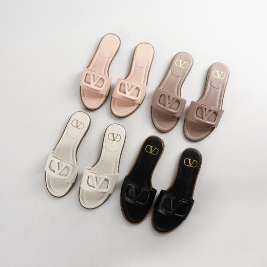 价值2000+ Valentino.华伦天奴大v扣拖鞋 化繁为简 精致耐看 全套包装齐全 夏天舒适方便 里外全真皮 商品图0
