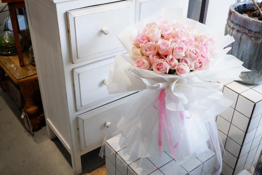 【海燕双栖】33支玫瑰花花束 商品图0