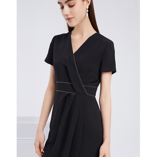 EITIE爱特爱夏季新款时尚气质通勤V领显瘦收腰包臀长裙连衣裙6207953 商品图2