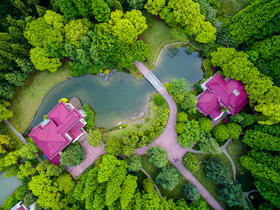 ★森系隐居★ ¥799起/2间夜【上海怡沁园度假村】湿地景观房+早餐+手工DIY！邂逅16万㎡天然氧吧，森林秘境漫步！另有湖景房/森林氧吧房/奥特曼主题房/三卧别墅可选~有效期至2025年12月31日