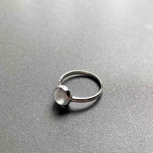 高冰到玻璃种翡翠蛋面戒指18k白金镶嵌 商品图9