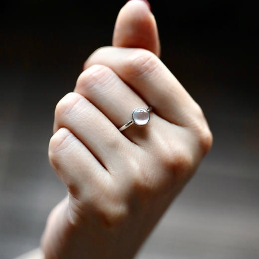 高冰到玻璃种翡翠蛋面戒指18k白金镶嵌 商品图11