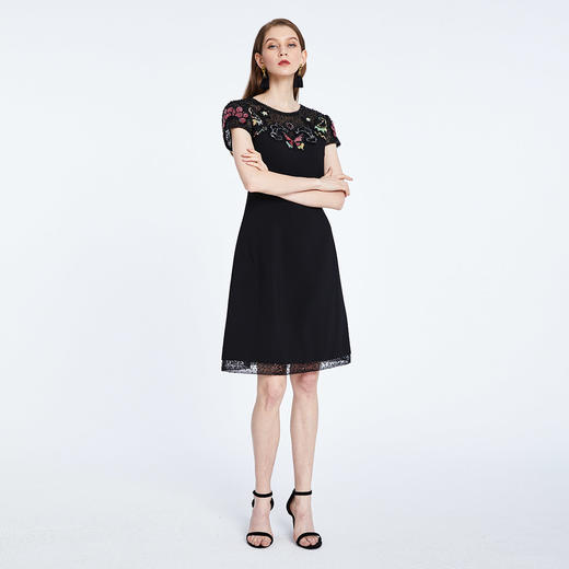 PF83A斯尔丽瑟俪夏季新款高贵优雅蕾丝珠片时尚绣花A摆小黑裙礼裙 商品图2