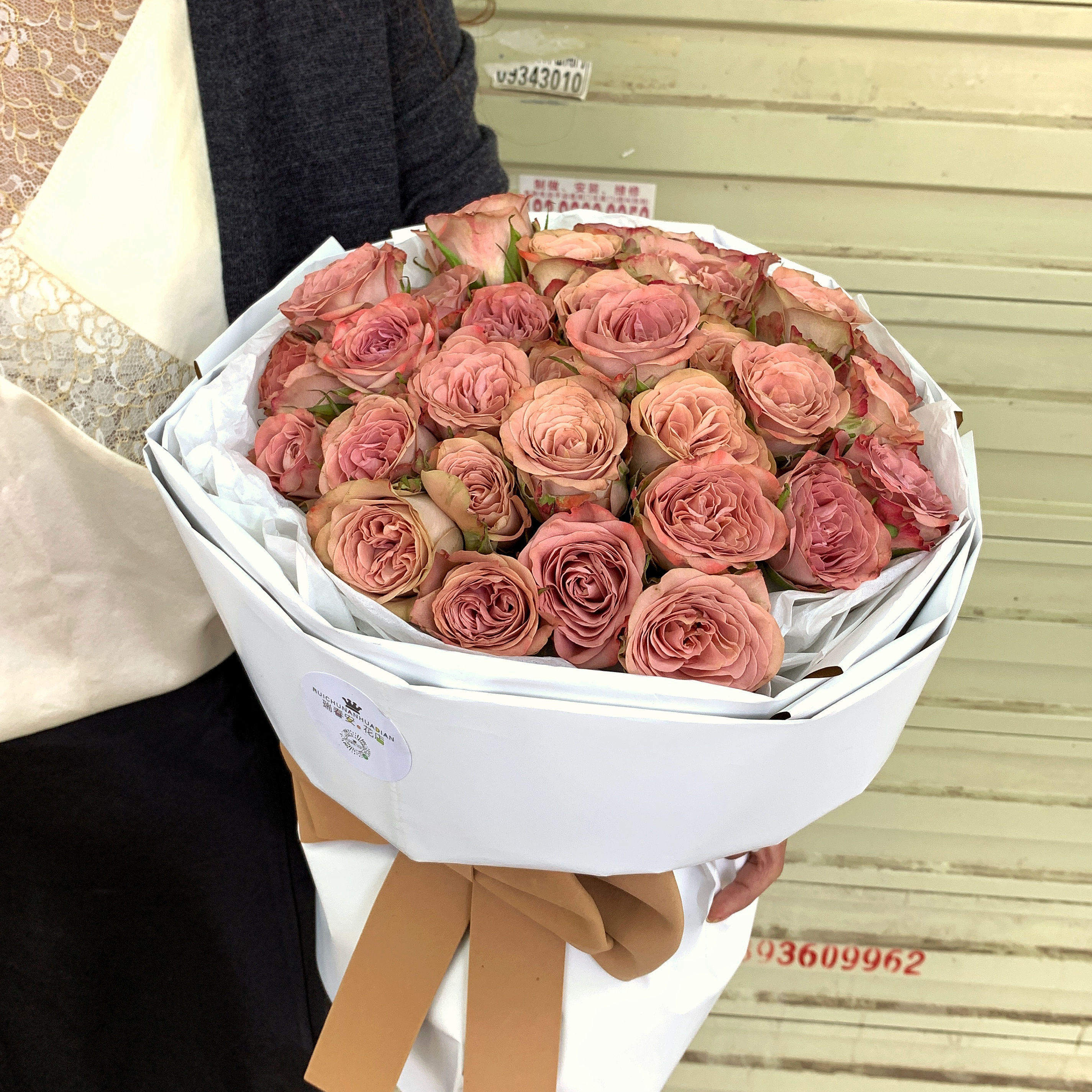 卡布奇诺玫瑰纯色圆形花束