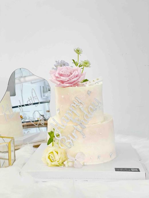 宫崎骏的夏天，因鲜花购买季节不同，花材或有部分调整，可私信客服后下单，或留言告诉我们蛋糕主人年龄喜好，私人订制 商品图5