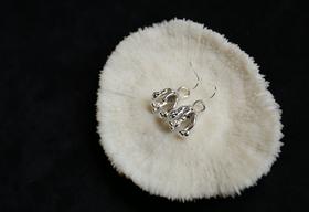 CHEZ BOQUE 冬日童话系列原创手工925银耳环《小怪兽》