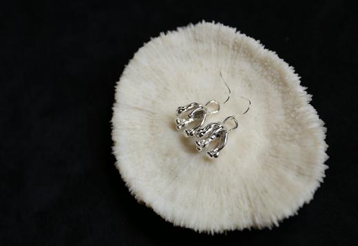 CHEZ BOQUE 冬日童话系列原创手工925银耳环《小怪兽》 商品图0