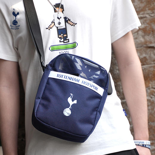托特纳姆热刺运动休闲百搭潮流男女新款单肩斜挎包THFCDJ03301NS 商品图1