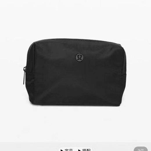 价值900+ 出口订单！瑜伽运动爱好者标配！lulu运动护理三件套收纳化妆包洗漱包尼龙手拿包 沐浴露300ml+美妆蛋（颜色随机）+化妆包 日常休闲都可配备 让你整个人一直清清爽爽 预售 商品图2