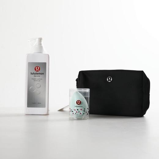价值900+ 出口订单！瑜伽运动爱好者标配！lulu运动护理三件套收纳化妆包洗漱包尼龙手拿包 沐浴露300ml+美妆蛋（颜色随机）+化妆包 日常休闲都可配备 让你整个人一直清清爽爽 预售 商品图1