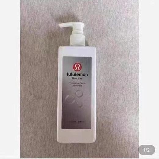 价值900+ 出口订单！瑜伽运动爱好者标配！lulu运动护理三件套收纳化妆包洗漱包尼龙手拿包 沐浴露300ml+美妆蛋（颜色随机）+化妆包 日常休闲都可配备 让你整个人一直清清爽爽 预售 商品图3