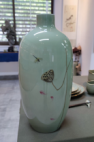 手绘釉上彩手工花器-蜓莲