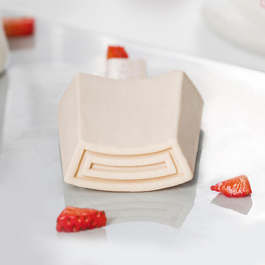 钟薛高草莓白巧克力雪糕75g 商品图3