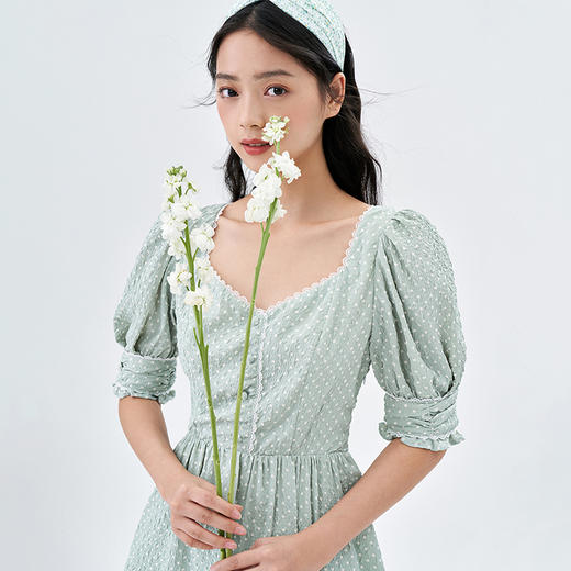 西遇泡泡袖连衣裙2021新款夏韩版小清新方领温柔风小裙子11010717 商品图2