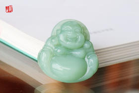 [ 福在眼前 ]  猫眼碧玉精雕笑佛吊坠 | 雕工精湛，玉质细腻，弥勒笑意盈盈，大肚容纳天地