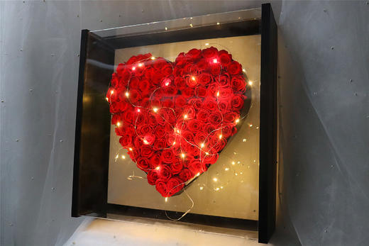水晶恋人----精品永生花66支红玫瑰心形全透明礼盒 商品图3