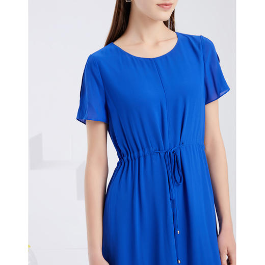 EITIE爱特爱夏季新款宽松舒适通勤简约抽绳收腰直筒连衣裙女6207968 商品图2