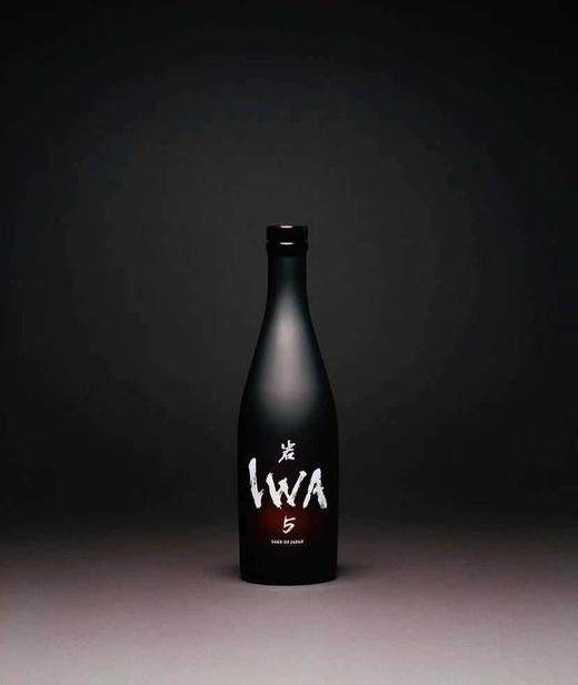 香槟王首席酿酒师联合Marc Newson打造极奢清酒 IWA5 商品图6