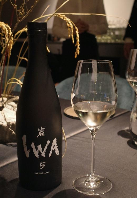 香槟王首席酿酒师联合Marc Newson打造极奢清酒 IWA5 商品图5