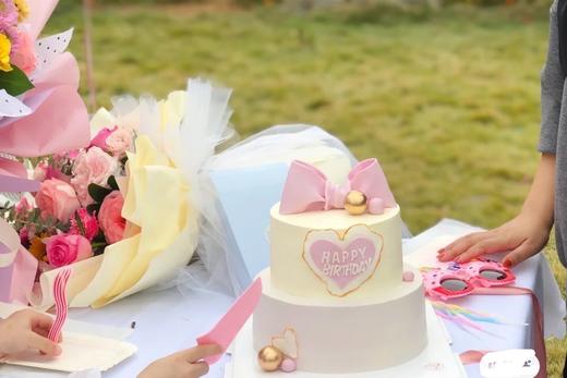 爱心翻糖蝴蝶结装饰蛋糕 商品图0