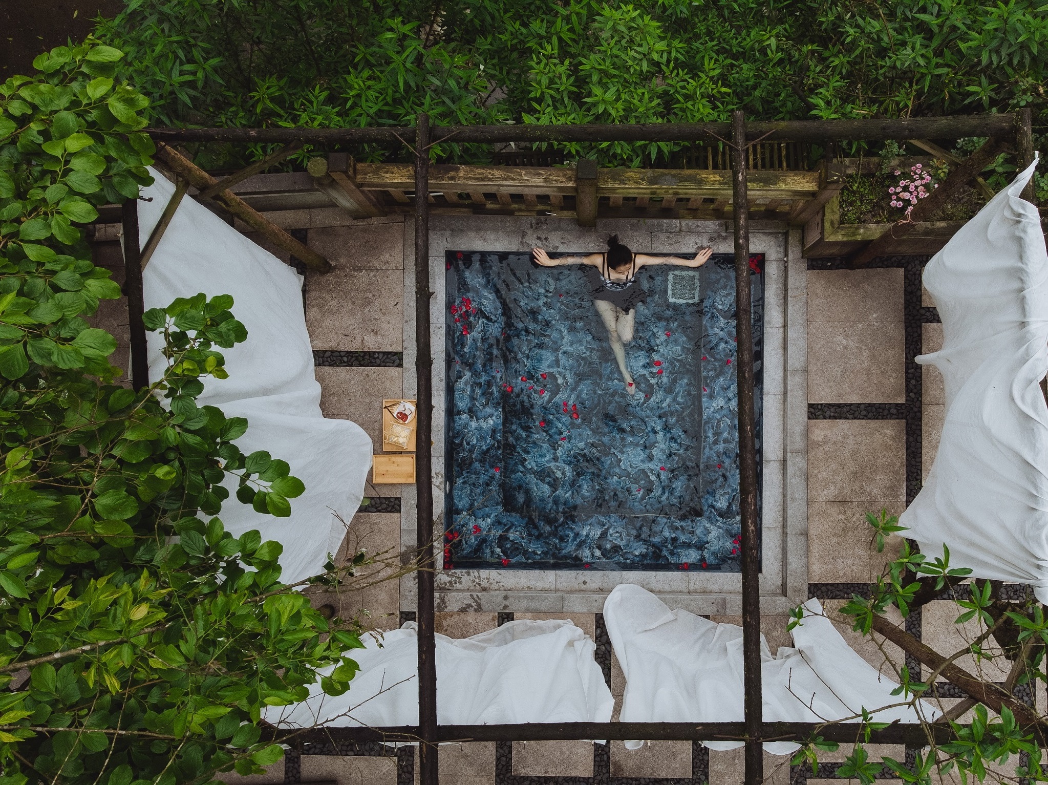 【青城山-005号院】4房温泉/泳池小院，儿童泳池、影音室、地暖，住临溪独栋四房小院YQ