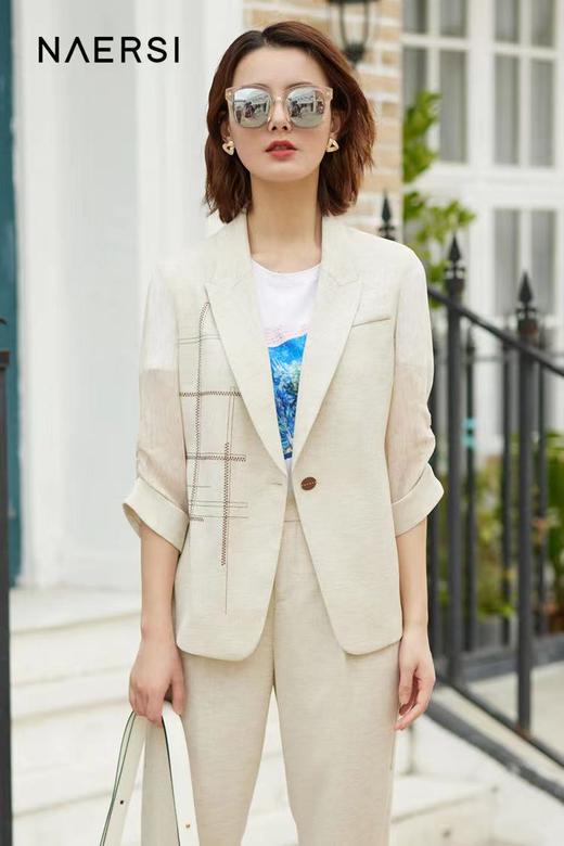 娜尔思2021新夏本白色西装外套 商品图0