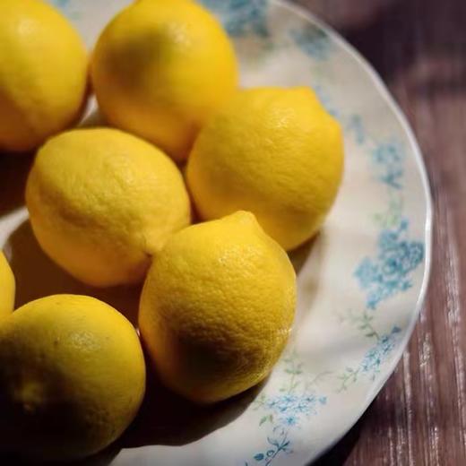 【尤力克黄柠檬 3斤】|  果实饱满，酸爽多汁，黄色的果皮包裹着嫩嫩的果肉，打开瞬间就能闻到柠檬的清香，满是酸爽好滋味 商品图2