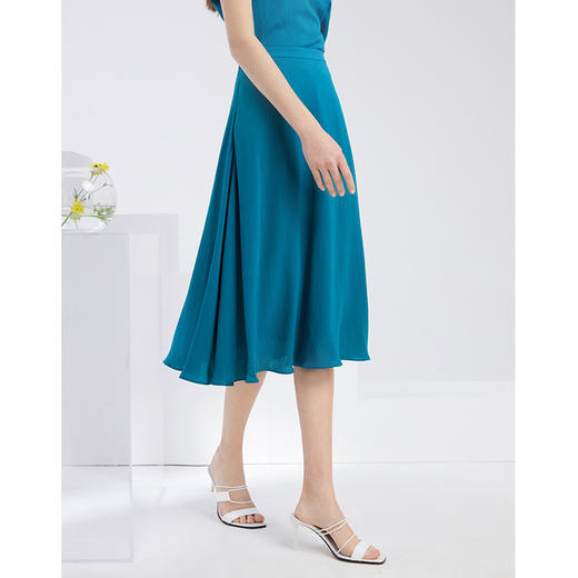 EITIE爱特爱夏季新款时尚气质通勤显瘦百搭垂坠A字中腰半身裙6206908 商品图4