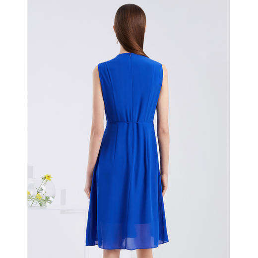 EITIE爱特爱夏季新款时尚气质显瘦V领压褶无袖收腰A字连衣裙6207970 商品图3