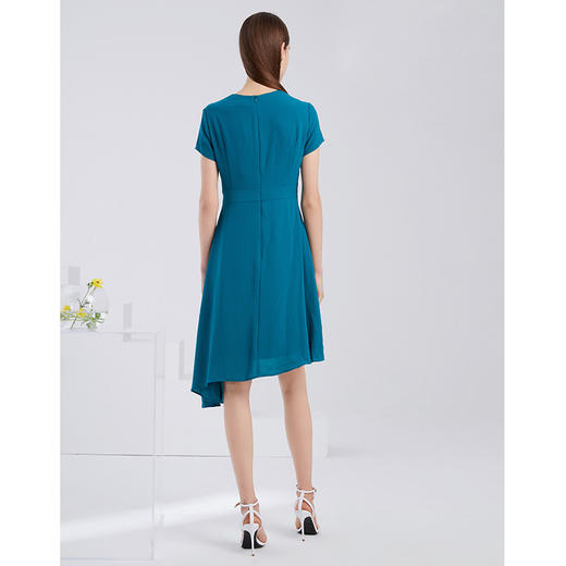 EITIE爱特爱夏季新款气质V领收腰显瘦不规则A字裙摆连衣裙女6207959 商品图3