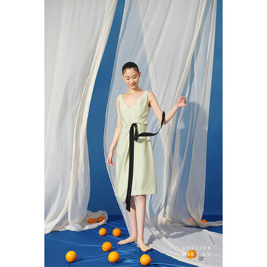 【青提】夏日清新可调节飘带轻褶显瘦造型连衣裙/0000719 商品图0