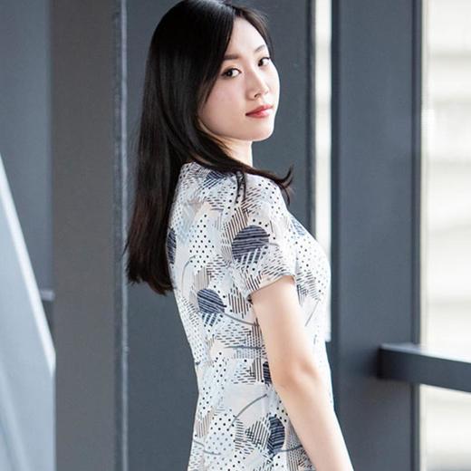 2楼安·姬奥服饰聚酯纤维连衣裙花色半长款连衣裙 商品图2