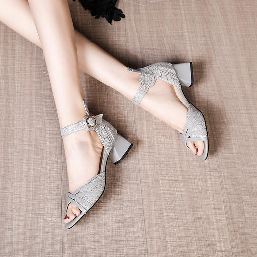 舒适百搭，真皮一字带凉鞋XYM-K376 商品图1