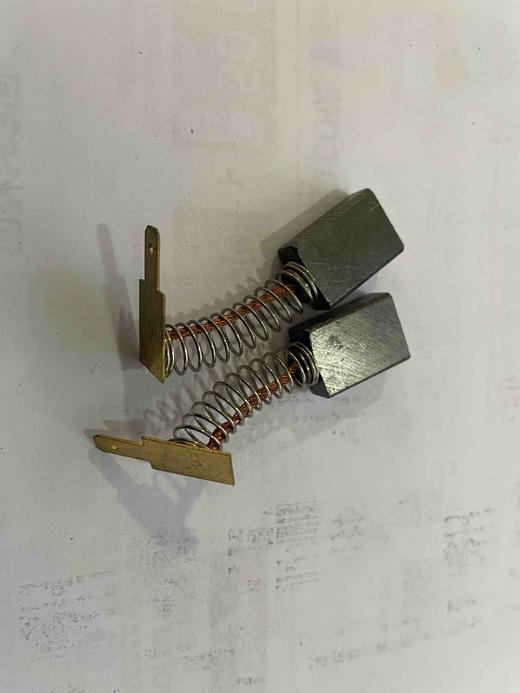 【货号07476】原厂839材料碳刷电刷切割机碳刷插片碳刷7*13电圆锯碳刷 商品图5