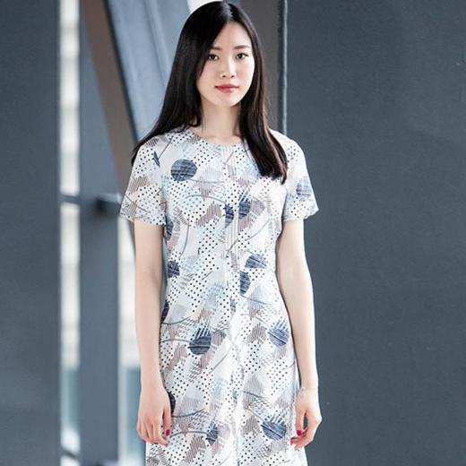 2楼安·姬奥服饰聚酯纤维连衣裙花色半长款连衣裙 商品图1