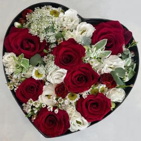 心上人-情人节红玫瑰白桔梗混搭爱花盒