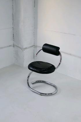 Cobra Chair 眼镜蛇椅by Giotto Stoppino