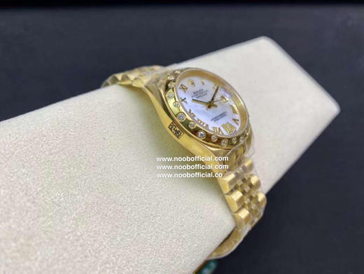 Rolex劳力士日志 31mm 搭配2236机芯 
蚝式恒动日志型31mm系列腕表
【蚝式表壳，防水象征】数据吻合正品1.经典的蚝式表壳搭配三角坑纹外圈 商品图5