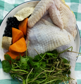 633 老母鸡雷公根汤 老母鸡 雷公根 黑豆 果皮 红萝卜