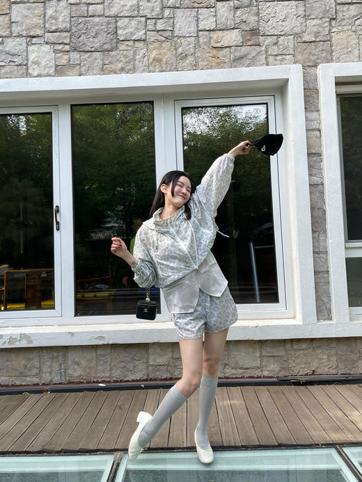 盛夏清凉未来感灰色豹纹防晒服和短裤 商品图0