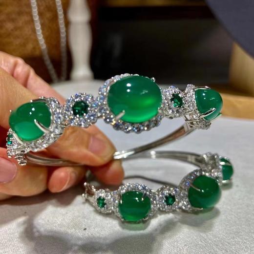 价值1000+ 521福利！沧海遗珠！天然起光玻璃种绿玉髓手镯 百万翡翠即视感！合金底座 预售 商品图5