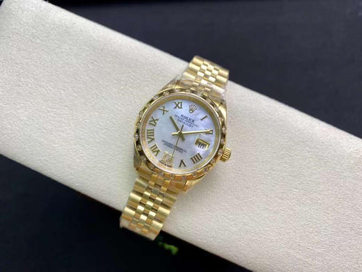 Rolex劳力士日志 31mm 搭配2236机芯 
蚝式恒动日志型31mm系列腕表
【蚝式表壳，防水象征】数据吻合正品1.经典的蚝式表壳搭配三角坑纹外圈 商品图12