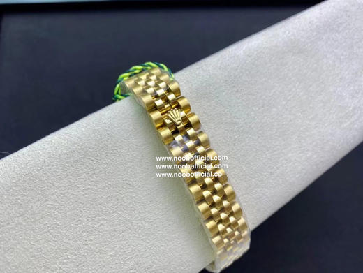 Rolex劳力士日志 31mm 搭配2236机芯 
蚝式恒动日志型31mm系列腕表
【蚝式表壳，防水象征】数据吻合正品1.经典的蚝式表壳搭配三角坑纹外圈 商品图8