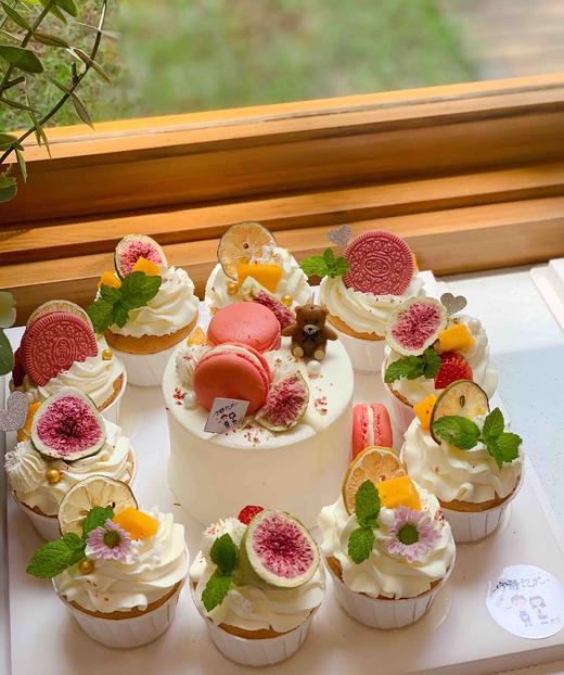 四寸蛋糕和十个纸杯蛋糕 下单前请仔细阅读商品详情 商品图0